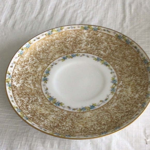 Elegant Floral Teacup and Saucer Set - Picture 3 of 5